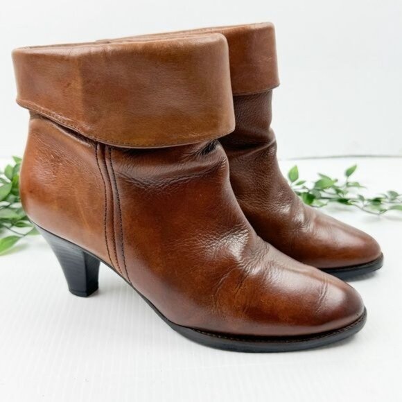 Frye Lisa Women's Foldover Short Boot Brown Leather Heeled Booties 7.5 - Picture 2 of 14